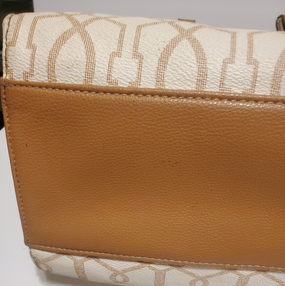 Tan and White Purse With Gold Lock Detail Large - Picture 9 of 13